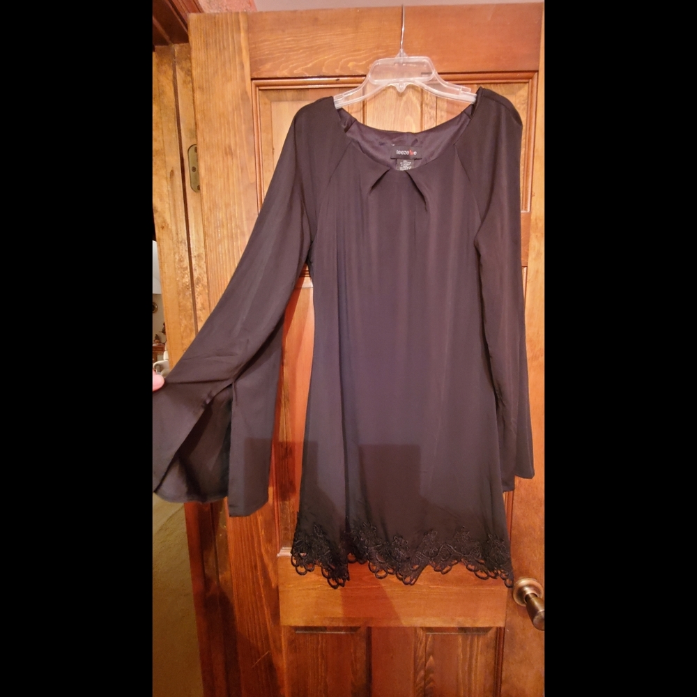 TeezeMe Size M Black Lace Cocktail Dress
